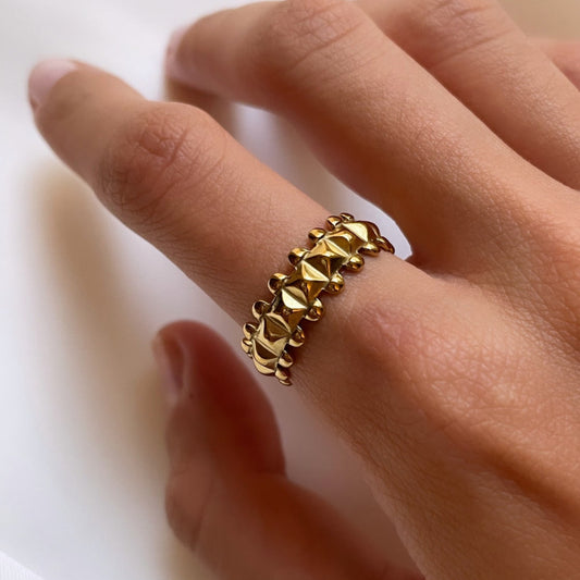 Elle Ring