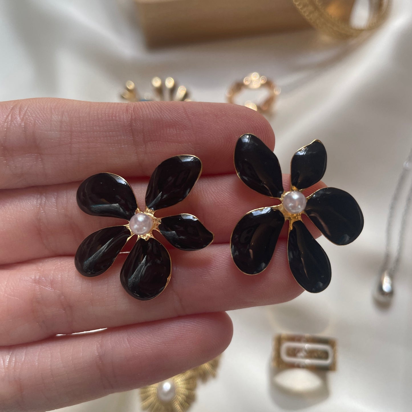 Noir Flower Earrings